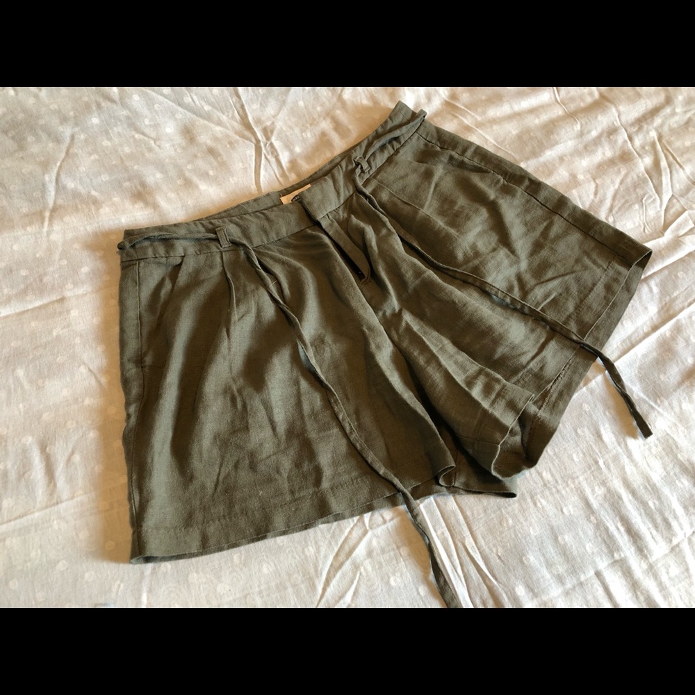 Old Navy Green Linen Shorts (Size 2)